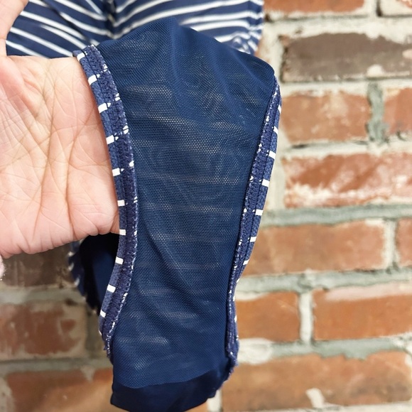 Niptuck Multi Fit Cup Navy Ruched Striped Swimsuit Size 8 - Picture 4 of 11